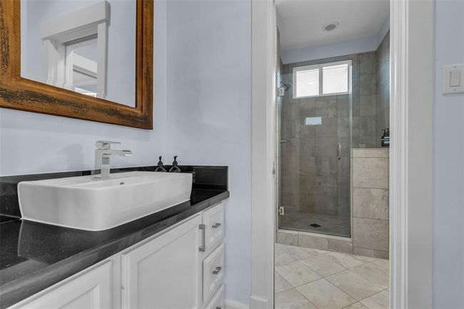 Garage apartment full bathroom | Image 31