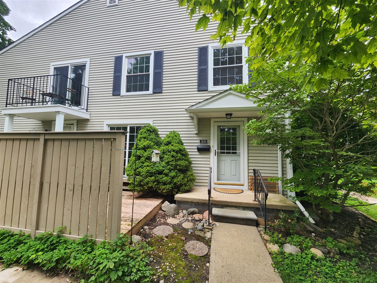 Fenwick Ct, Ann Arbor, MI 48104