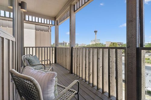 562 Mcmonigal Pl, San Antonio, TX, 78210-1075 | Card Image