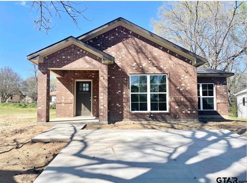 423 Park Dr, Daingerfield, TX, 75638-2017 | Card Image