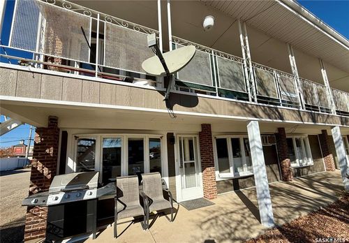 2-122 1st Ave E, Kindersley, SK, S0L1S0 | Card Image