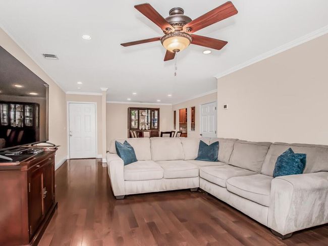 203 Glenwood Dr, Condo with 2 bedrooms, 2 bathrooms and 2 parking in Briarcliff Manor NY | Image 9