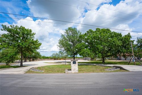 102 Pecan Dr, Mountain City, TX, 78610-9526 | Card Image