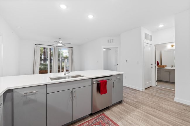 Kitchen with Breakfast Bar | Image 16