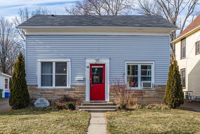 10 Brock St S, House other with 3 bedrooms, 1 bathrooms and 4 parking in Dundas ON | Image 1