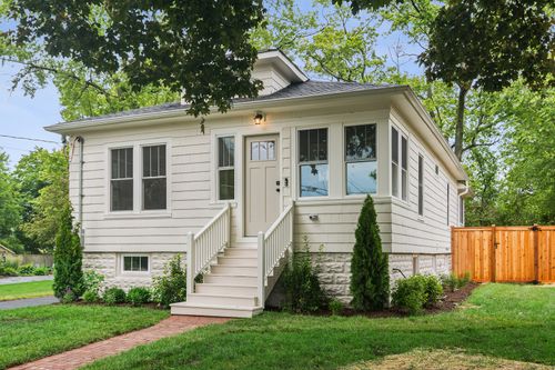 209 Raymond Ave, Barrington, IL, 60010-3018 | Card Image