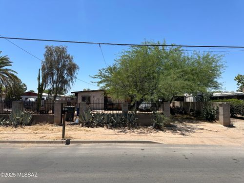426 E Blacklidge Dr, Tucson, AZ, 85705-4616 | Card Image