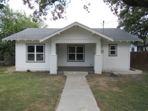 2204 Avenue E, Brownwood, TX, 76801-4373 | Card Image