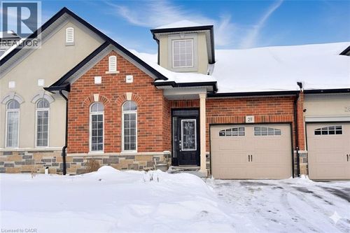 29-53 Redfern Ave, Hamilton, ON, L9C0E2 | Card Image