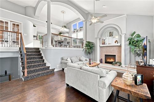 1208 Nw Cedar Ln, Grain Valley, MO, 64029-8377 | Card Image