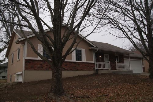 609 N Halsey Ave, Harrisonville, MO, 64701-1582 | Card Image