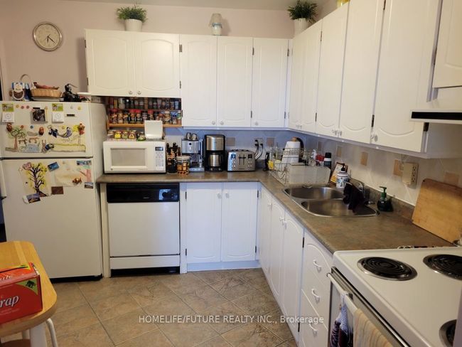 1201 - 60 Pavane Linkway, Condo with 3 bedrooms, 2 bathrooms and null parking in North York ON | Image 20