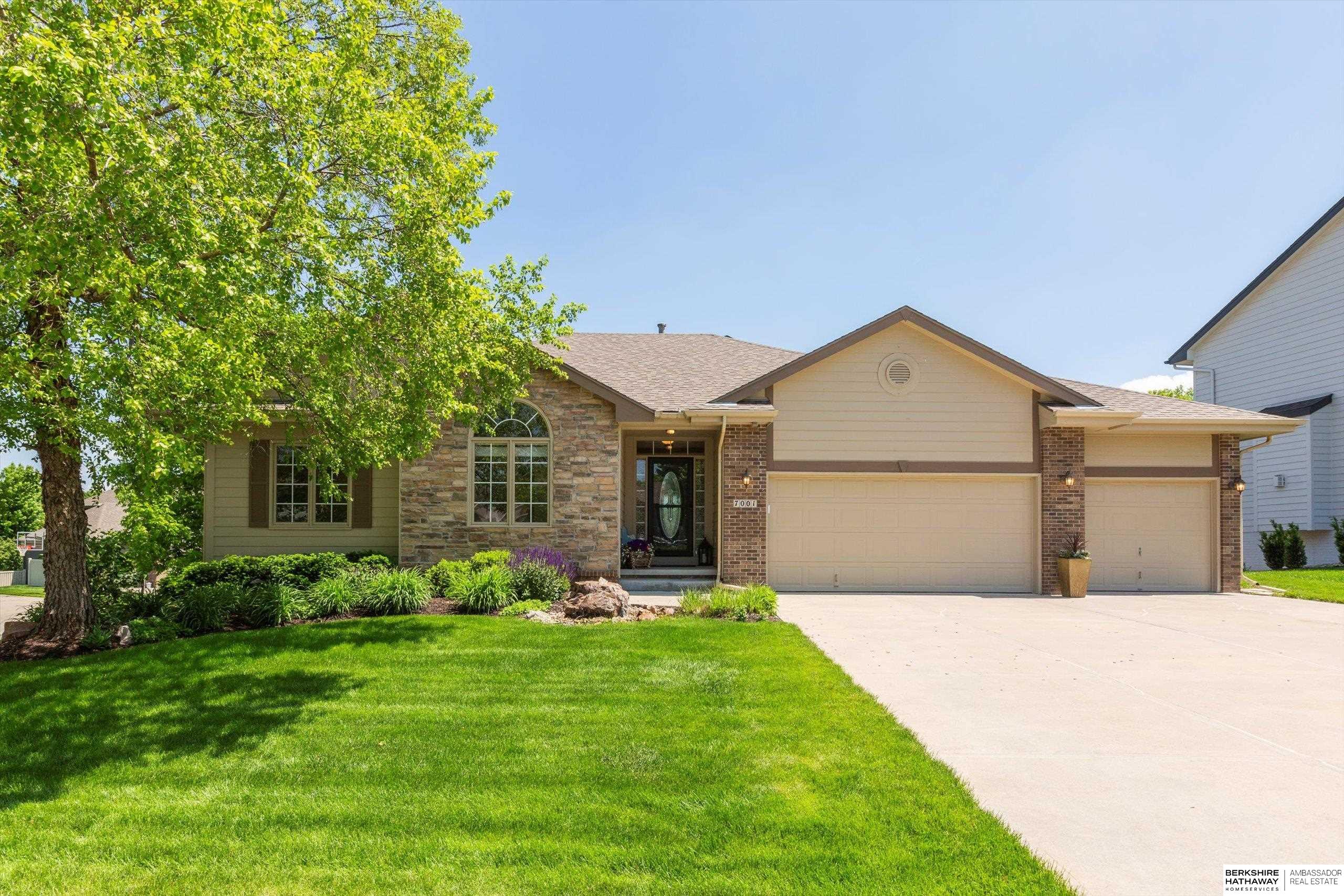 173rd St, Omaha, NE 68136