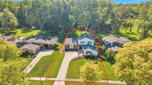 6424 Brighton Dr, North Olmsted, OH, 44070-4828 | Card Image