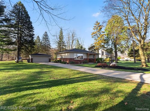 4357 Skusa Dr, Brighton, MI, 48116-9720 | Card Image