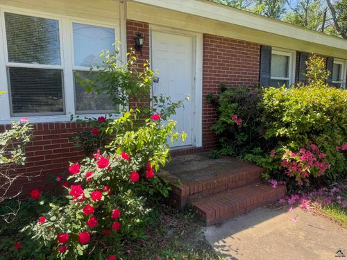 413 Sarah Dr, Warner Robins, GA, 31093-3015 | Card Image