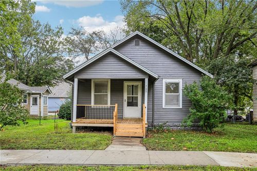 709 S Tremont Ave, Ottawa, KS, 66067-2731 | Card Image