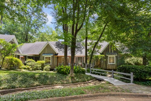 12 E Hill Dr, Jackson, MS, 39216-3622 | Card Image