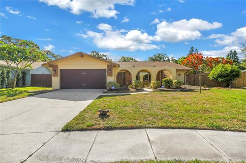 10657 Del Prado Dr E, Largo, FL, 33774-5401 | Card Image