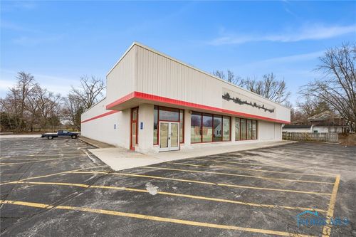 534 N Countyline St, Fostoria, OH, 44830-2114 | Card Image