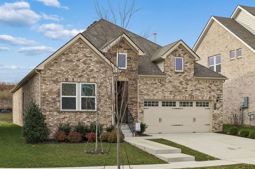 428 Triple Crown Cir, Gallatin, TN, 37066-2587 | Card Image