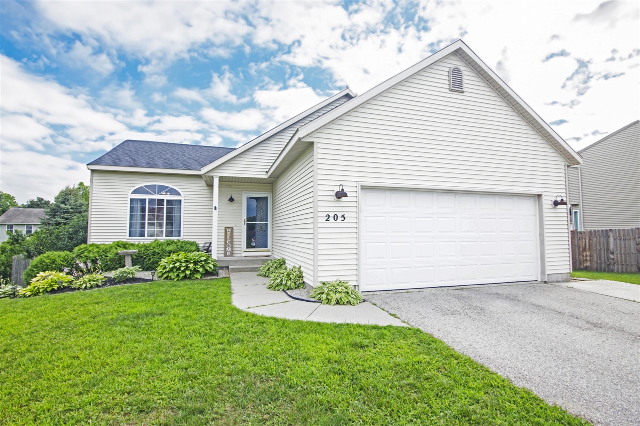 Pine Meadow Dr, Belding, MI 48809