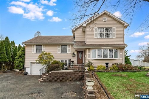 40 Catherine Ct, Cedar Grove, NJ, 07009-1946 | Card Image