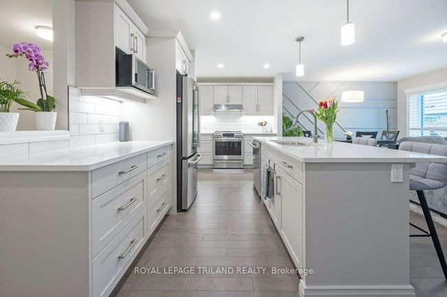 25 Feathers Cross, House attached with 4 bedrooms, 3 bathrooms and 2 parking in St Thomas ON | Image 10