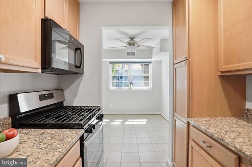 101-7097 Spring Garden Dr, SPRINGFIELD, VA, 22150-2912 | Card Image