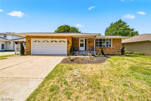 6860 Day Drive, Parma, OH, 44129 | Card Image