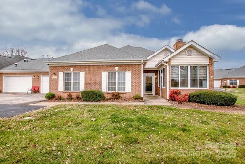 8320 Highland Glen Dr, Charlotte, NC, 28269-6111 | Card Image