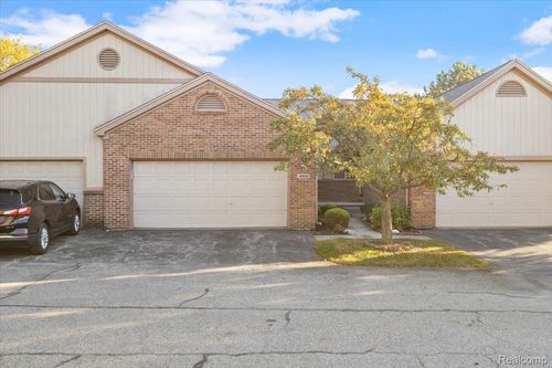 46930 Country Ln, Macomb, MI, 48044-3333 | Card Image