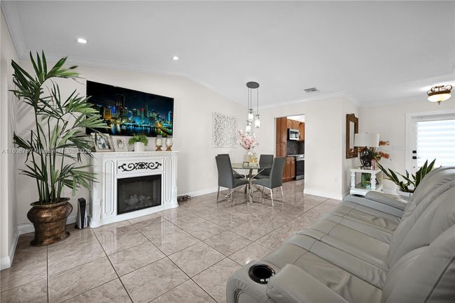 14103 Sw 55 Th St, Townhouse with 2 bedrooms, 1 bathrooms and null parking in Miami FL | Image 12