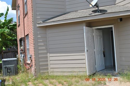 apt-c-12700 Leader St, Houston, TX, 77072-2183 | Card Image