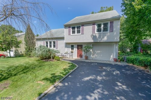 69 Woodland Rd, New Providence, NJ, 07974-2136 | Card Image