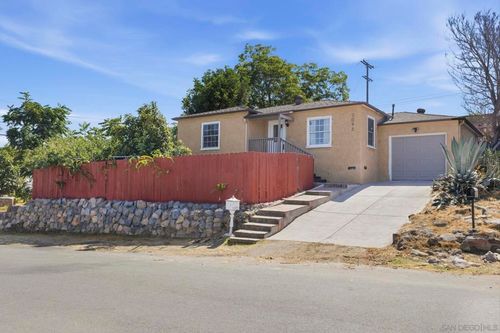 2095 Noble St, Lemon Grove, CA, 91945-3744 | Card Image