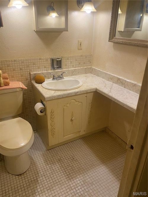 g-2065 Carefree Ln, Florissant, MO, 63033-2955 | Card Image