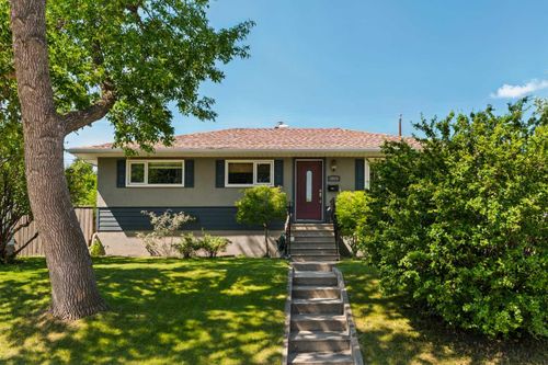 5919 Thornton Rd Nw, Calgary, AB, T2K3C3 | Card Image