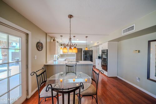 10105 E Cactus Rd, Scottsdale, AZ, 85260-5129 | Card Image