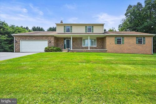 869 Oakwood Rd, New Freedom, PA, 17349-8315 | Card Image
