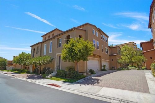 66-27035 Fairway Ln, Valencia, CA, 91381-0670 | Card Image