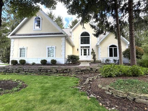 220 Bent Pines Ct, Bellefontaine, OH, 43311-9270 | Card Image