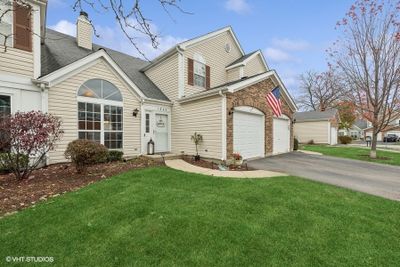 1842 Princeton Court, Townhouse with 2 bedrooms, 1 bathrooms and 2 parking in Gurnee IL | Image 1