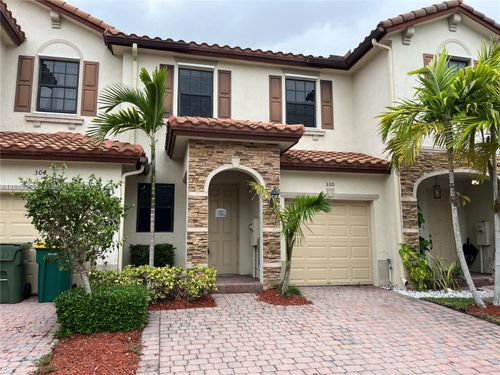 300 Se 37th Ter, Homestead, FL, 33033-6251 | Card Image