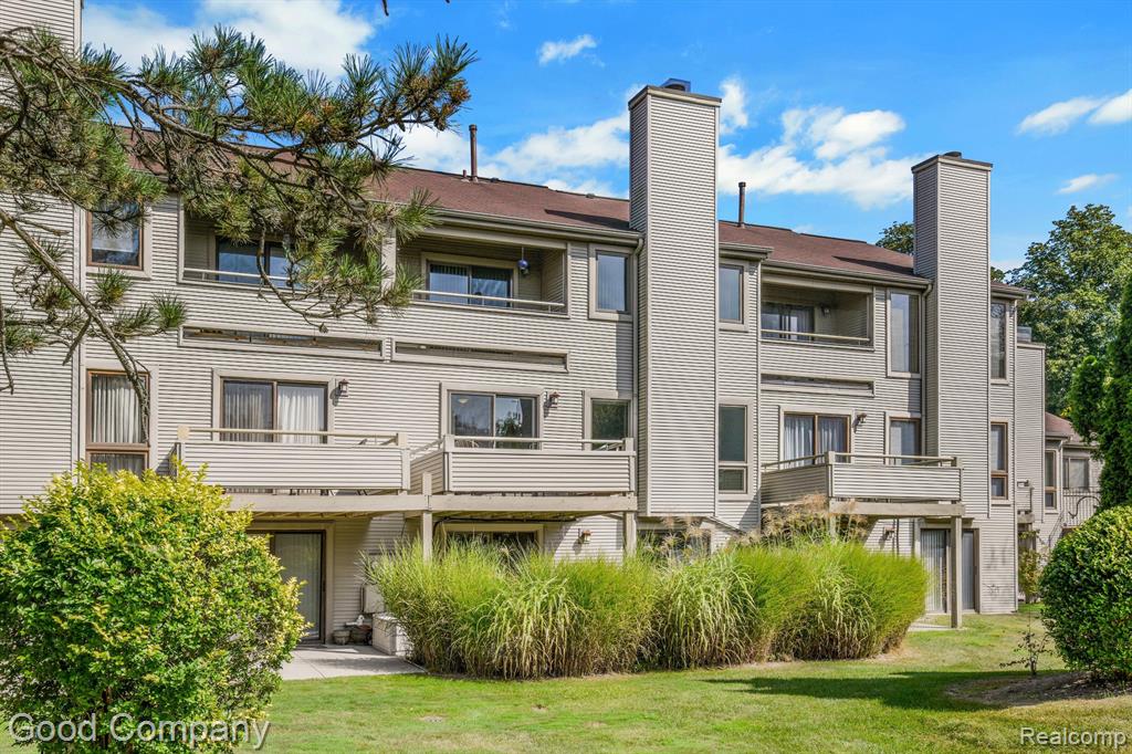 Ashley Cir, Rochester Hills, MI 48307 #1