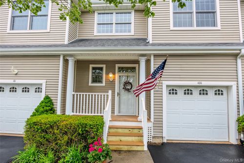 100-100 Cove Ln, East Setauket, NY, 11733-4121 | Card Image