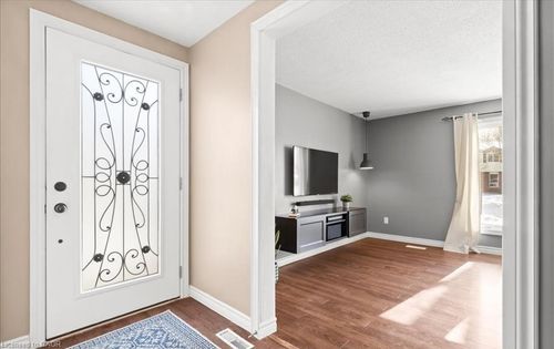 152b Northlake Dr, Waterloo, ON, N2V1H7 | Card Image