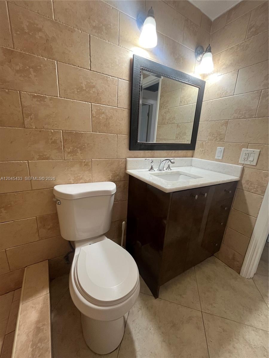 Residential Lease in North Miami Beach 3