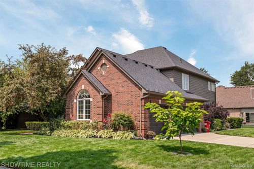 18563 Cracklewood Dr, Macomb, MI, 48042-6116 | Card Image