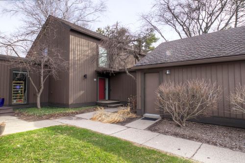 19 Westbury Ct, Ann Arbor, MI, 48105-1411 | Card Image
